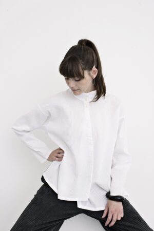 Shirt with asymmetric closure from YaccoMaricard in white