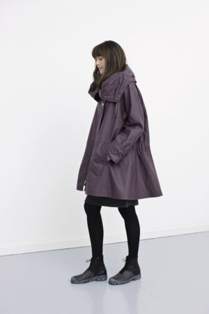 Rainjacket with an A-line silhouette in plum