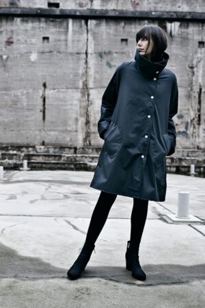 Black raincoat with pleats in the back