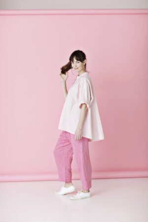 Short rose sleeve shirt with A-line silhouette