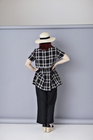 Ternet hørbluse i sort/hvid hør - Vi elsker hør på McVERDI.dk