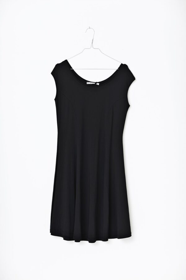 Undina-99-Mansted-jersey-black-dress-sort-kjole-McVERDI