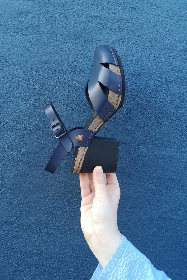 Blå sandal från Art