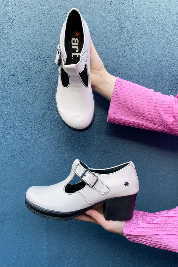 Hvid sko med hæl fra - McVERDI Se hele vores udvalg af Art sko