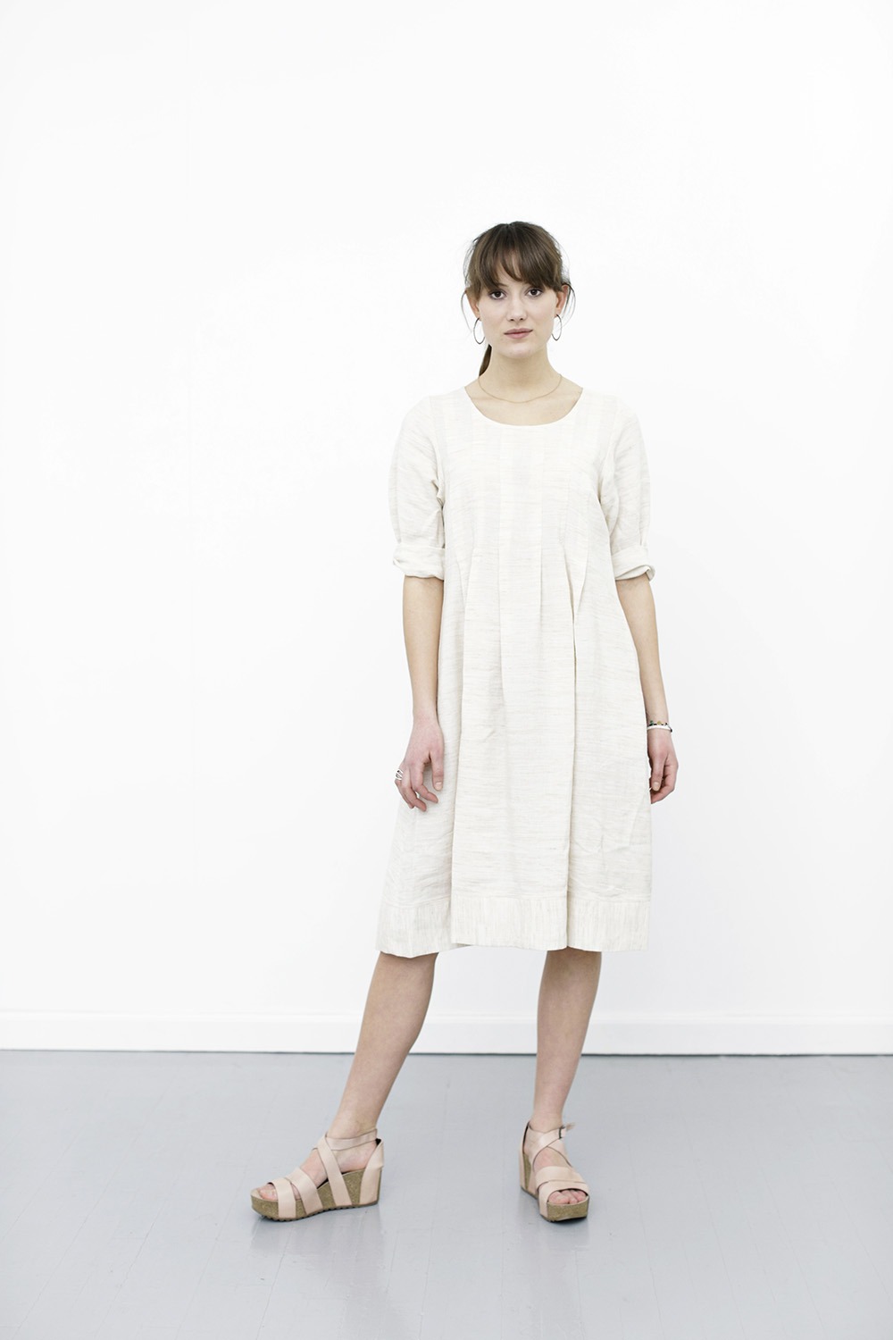 Anonym Repaste Compulsion Off-white dress | pleats | Mc726d | dress in linen and cotton on McVERDI