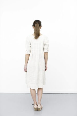 mc726d-dress-offwhite-sommerkjole-smock dress-hvid kjole-mcverdi-hørkjole-3