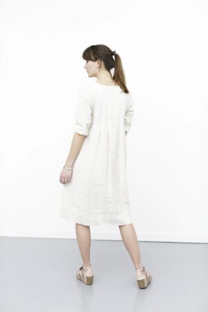 mc726d-dress-offwhite-sommerkjole-smock dress-hvid kjole-mcverdi-hørkjole-4