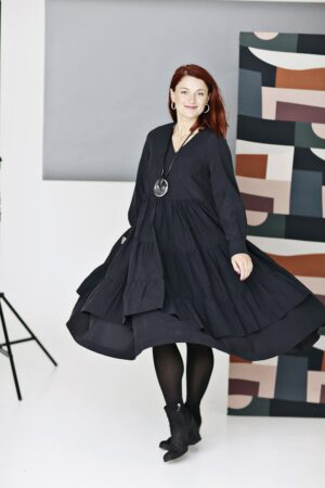 Black ruffle dress with V-neckline in cupro/cotton
