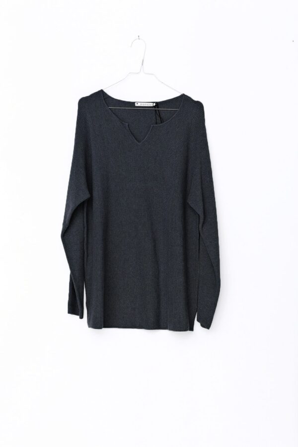 Navy knitted blouse with loong sleeves from Mansted