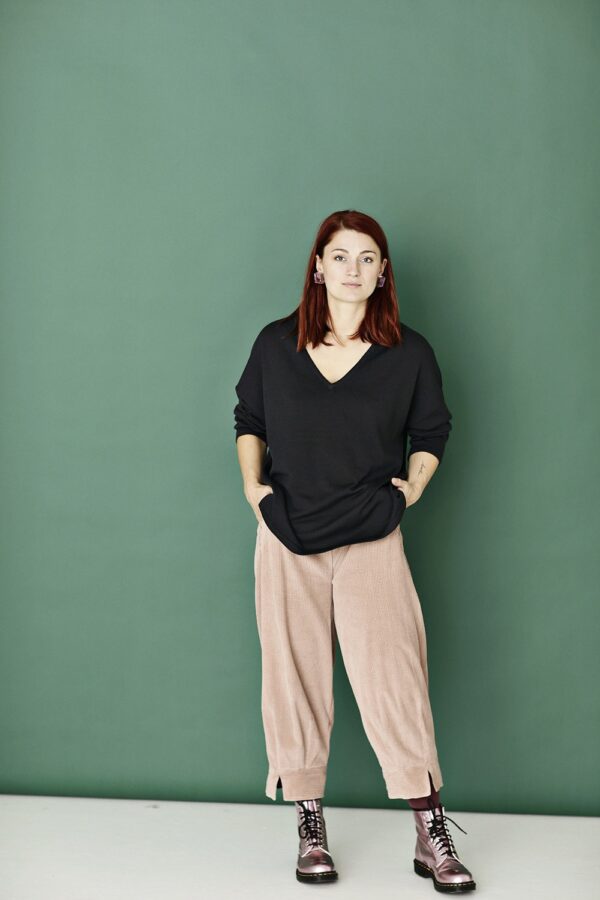 Rose trousers with elastic waistband in fluted corduroy