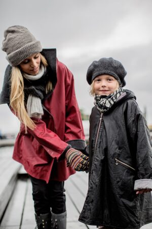 Sort frakke til børn i A-silhuet med Thinsulate foer