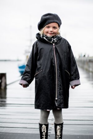 Sort frakke til børn i A-silhuet med Thinsulate foer