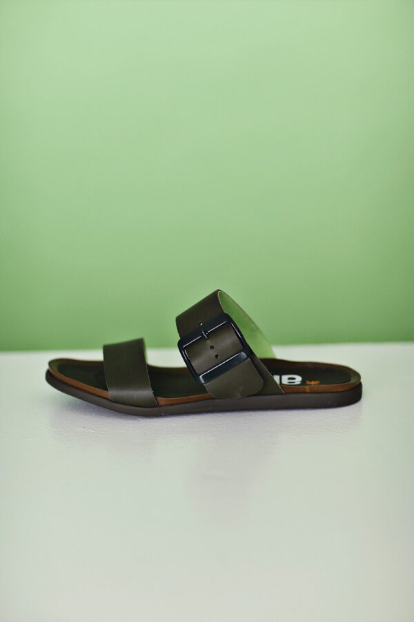 Mörkgrön sandal från ART