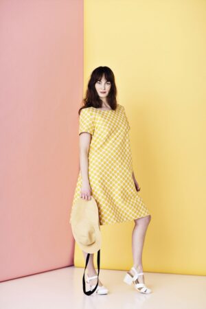 mc804b-ye-yellow-dress-dots-gul-prikker-kjole-mcverdi-3