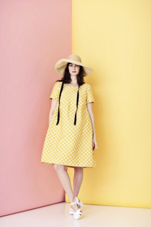 mc804b-ye-yellow-dress-dots-gul-prikker-kjole-mcverdi-4