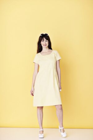 Randig gul åtsittande klänning i bomull