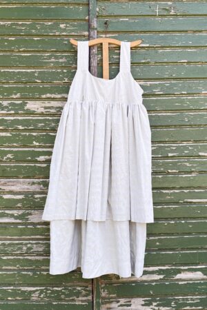 Spencer-klänning i grå smal randig bomull