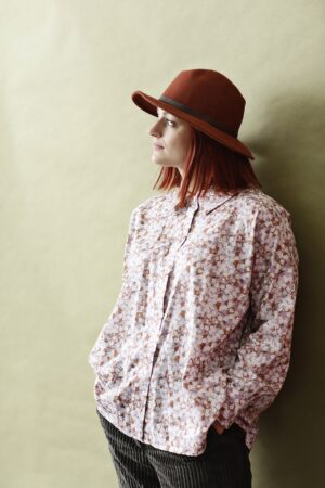 Oversize shirt in purple / brown Liberty floral print