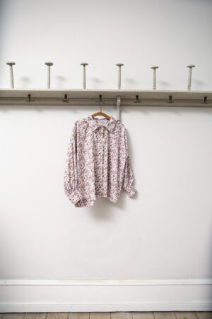 Oversize shirt in purple / brown Liberty floral print