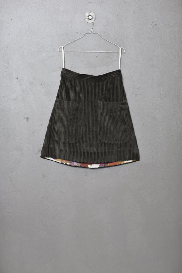 grey skirt