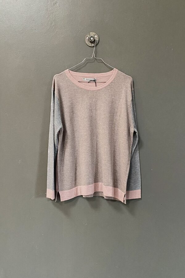Knitted sweater in mushroom color from Mansted