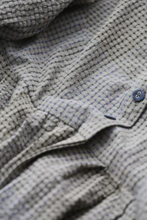 Checkered shirt blouse with wrinkles in grey/blue