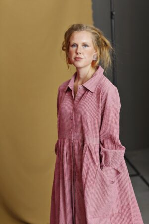Pink rutig skjortklänning med rynkor