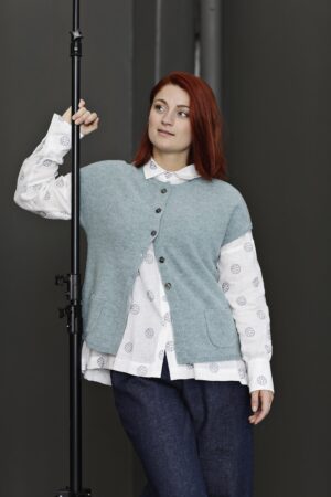 Vest with small sleeves in mint color from Mansted
