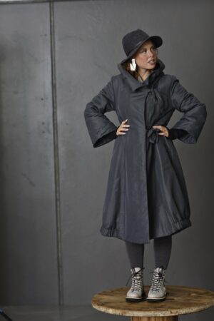 mc821d-truffle-warm-grey-winter-coat princess cut with hood-vinterfrakke med hætte-2