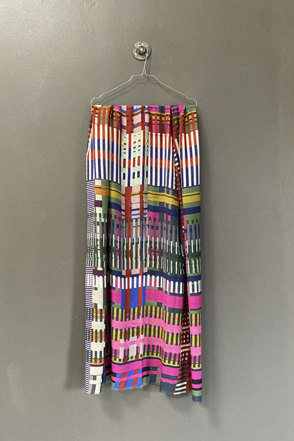 Farverigt tørklæde fra Signe Kejlbo i flot grafisk print
