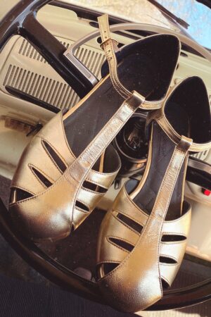 Guld sandal fra Nordic Shoe People