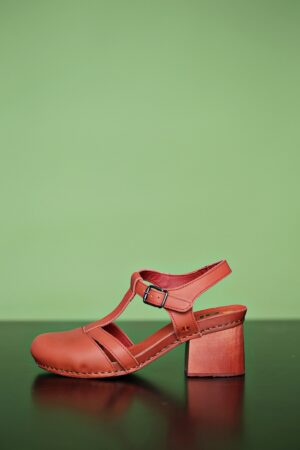 Summer shoes with a block heel from ART in red