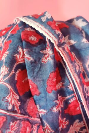 Kvadratisk tørklæde i blåt/rødt blockprint fra Zen Ethic