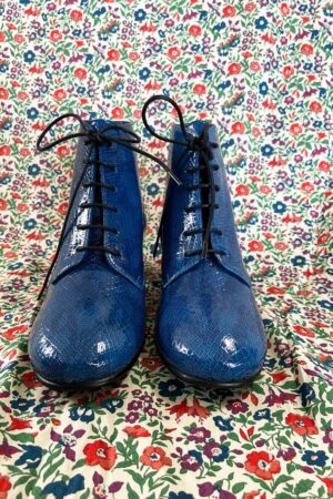 Blå snake snørestøvle med hæl fra Nordic Shoe People
