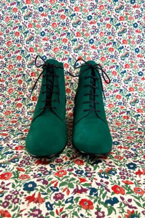 Mørkegrøn snørestøvle med hæl fra Nordic Shoe People