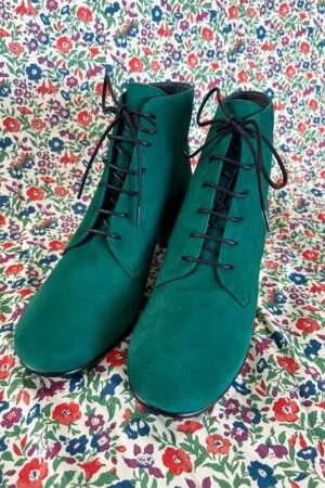Mørkegrøn snørestøvle med hæl fra Nordic Shoe People