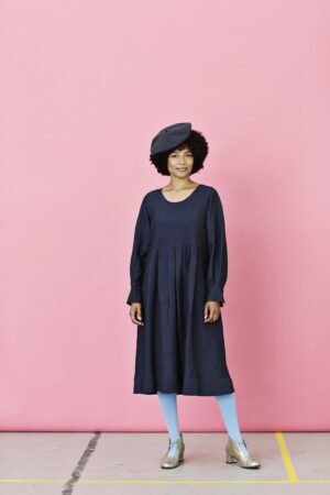mc864e-blue-dark-pleat dress-mcverdi-kjole med læg-6