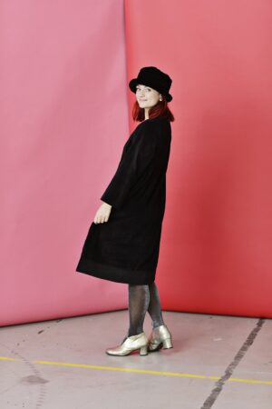 mc866c-black-corduroy dress-mcverdi-vinterkjole i fløjl-sort kjole-1