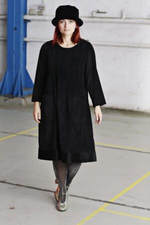mc866c-black-corduroy dress-mcverdi-vinterkjole i fløjl-sort kjole-5