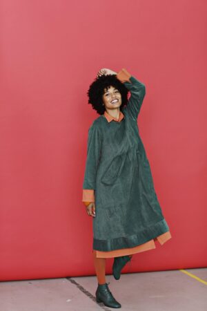 mc866c-green-corduroy dress-fløjlskjole med læg-grøn kjole-mcverdi-1