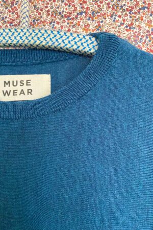 agnete-blouse-petrol-blå-muse-knitwear-9