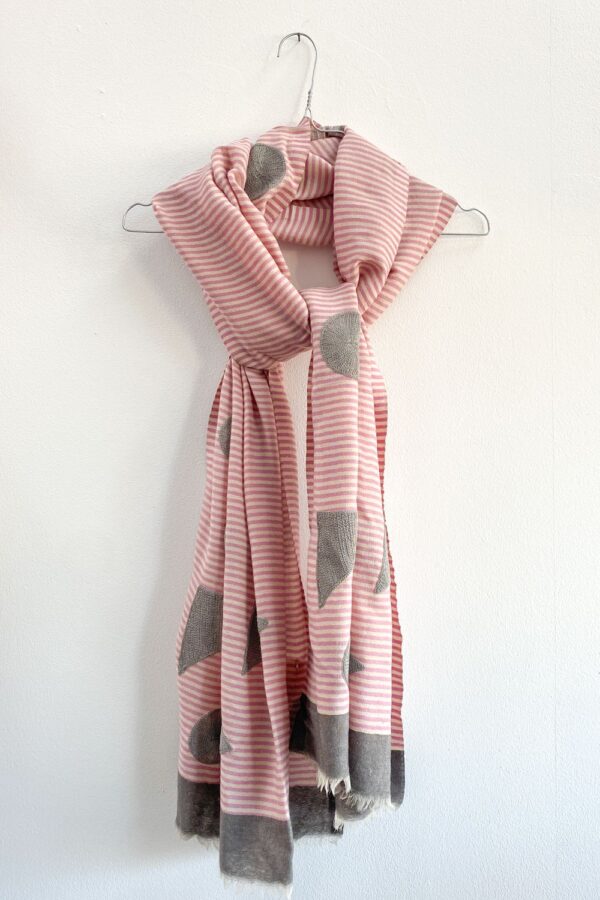 rosa-stribet-broderi-tørklæde-mcverdi-scarf-accesories-tilbehør-3