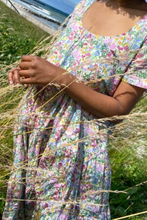 mc887c-ruffle dress liberty-light wildflowermcverdi-ss23-summer collection-linen-cotton-bomuld-2-11