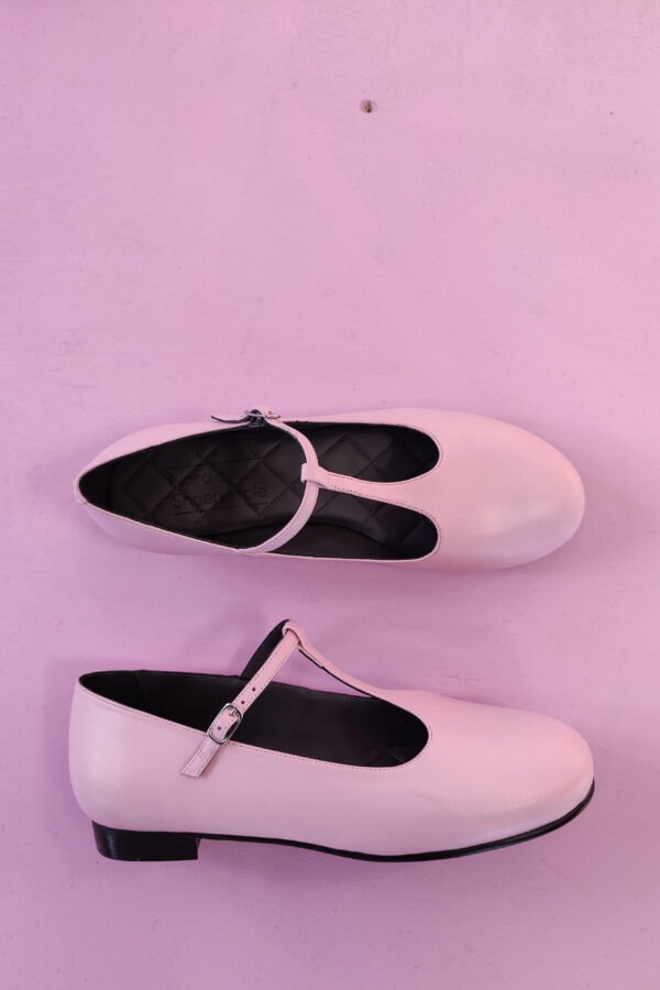 Lyserød ballerina sko med T-rem fra Shoe People - McVERDI