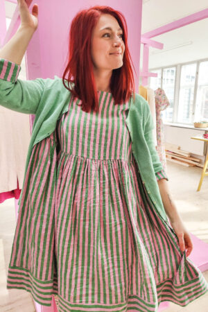 mc881f-pink-grøn-mcverdi-kjole-stribet-striped-dress-113100