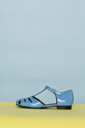 saga-17-patent-bermudas-blue-sandal