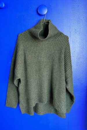 Dark green chunky knit from Mansted