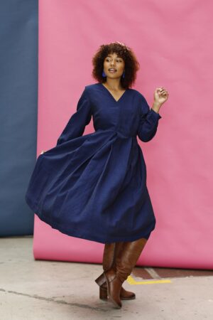 mc904d-cobalt blue winter dress-mcverdi-blå vinterkjole-fin kjole med v-hals