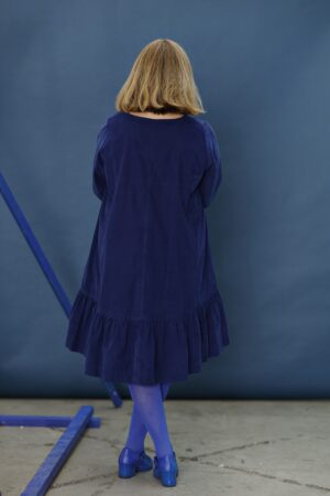 mc906c-blue babycord dress-mcverdi-blå fløjlskjole med flæse-3