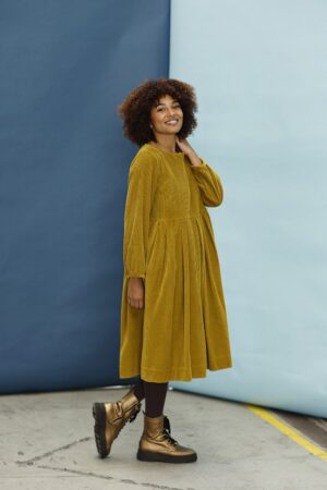 mc907d-yellow curry dress in corduroy-mcverdi-kjole i fløjl-3